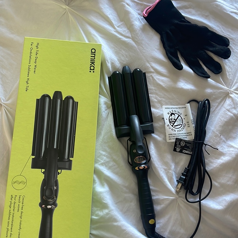 New Amika High Tide Waver